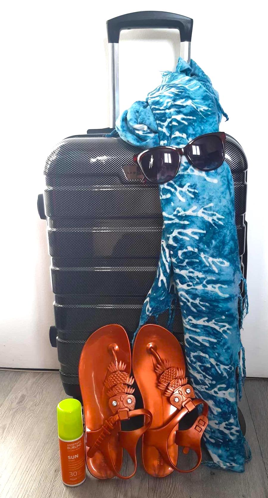 nouveaute-ete-2019-la-bagagerie-valise-sandales