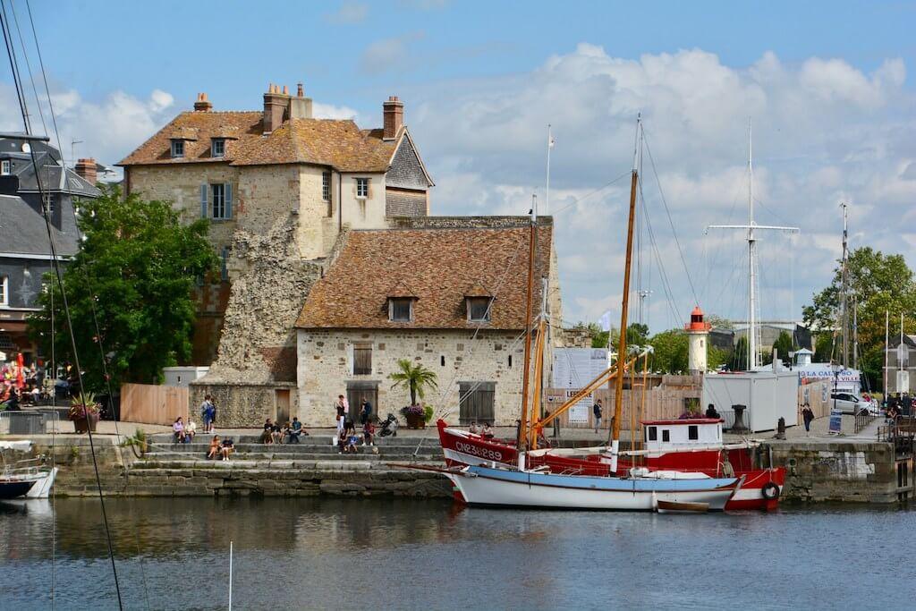 10 Petites Villes à découvrir en France pour leur patrimoine, leur gastronomie, leur beauté, leur situation etc.